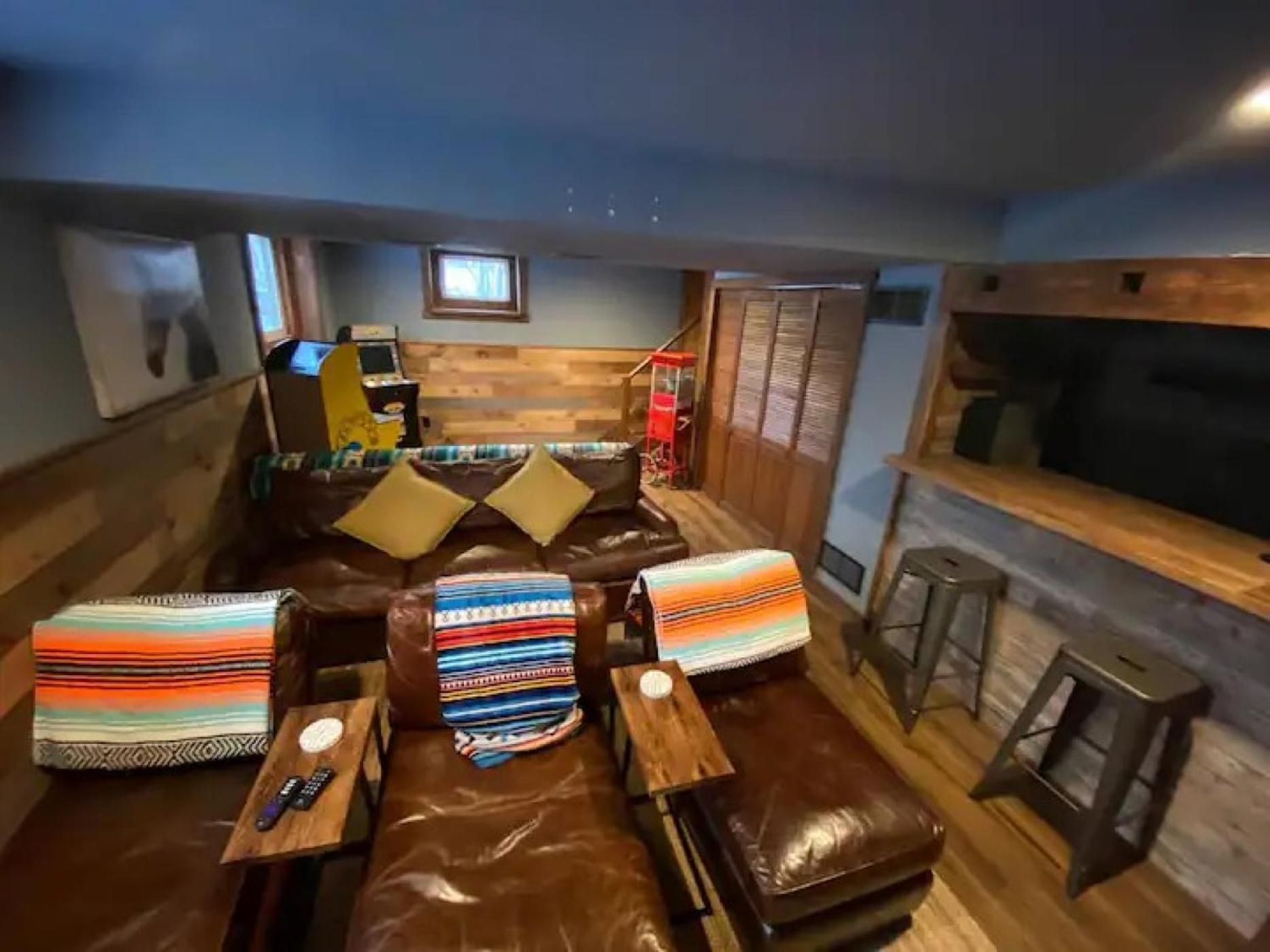 Treehousejacuzzi Sauna Pool Lake Ev Gymgame *
