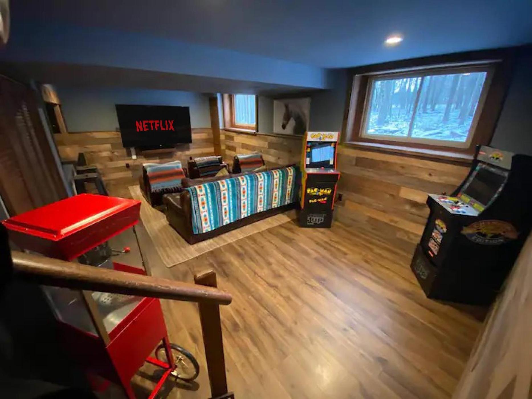 Treehousejacuzzi Sauna Pool Lake Ev Gymgame Chalet Albrightsville