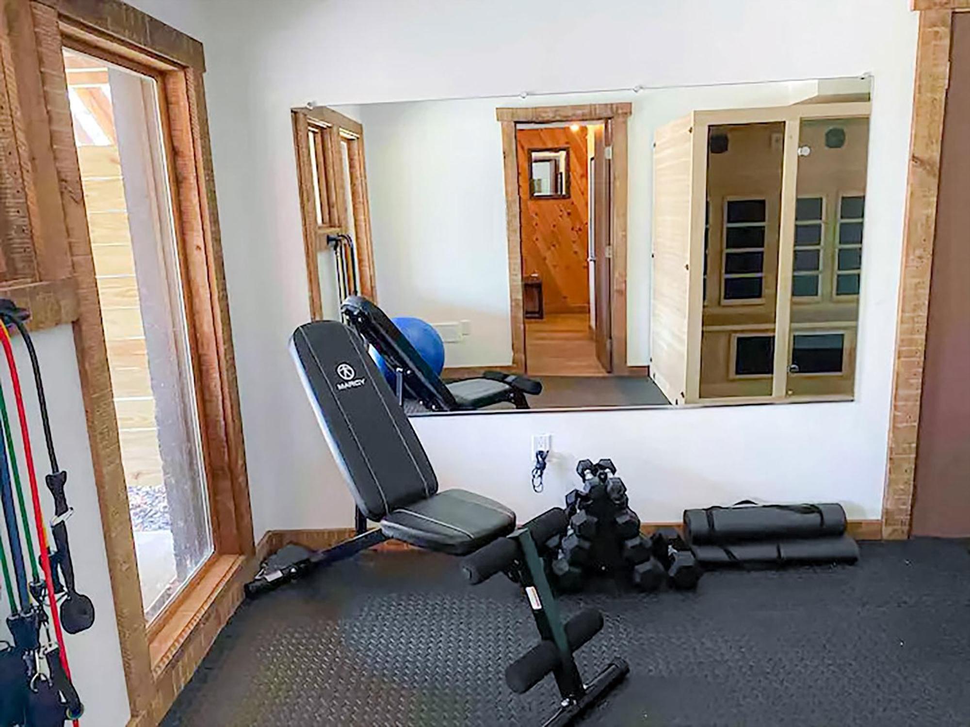 Treehousejacuzzi Sauna Pool Lake Ev Gymgame Chalet