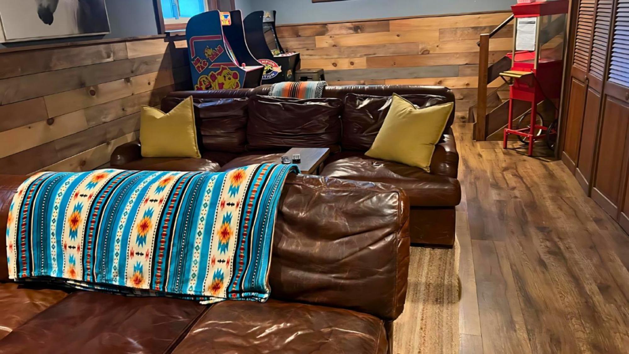 Chalet Treehousejacuzzi Sauna Pool Lake Ev Gymgame Albrightsville