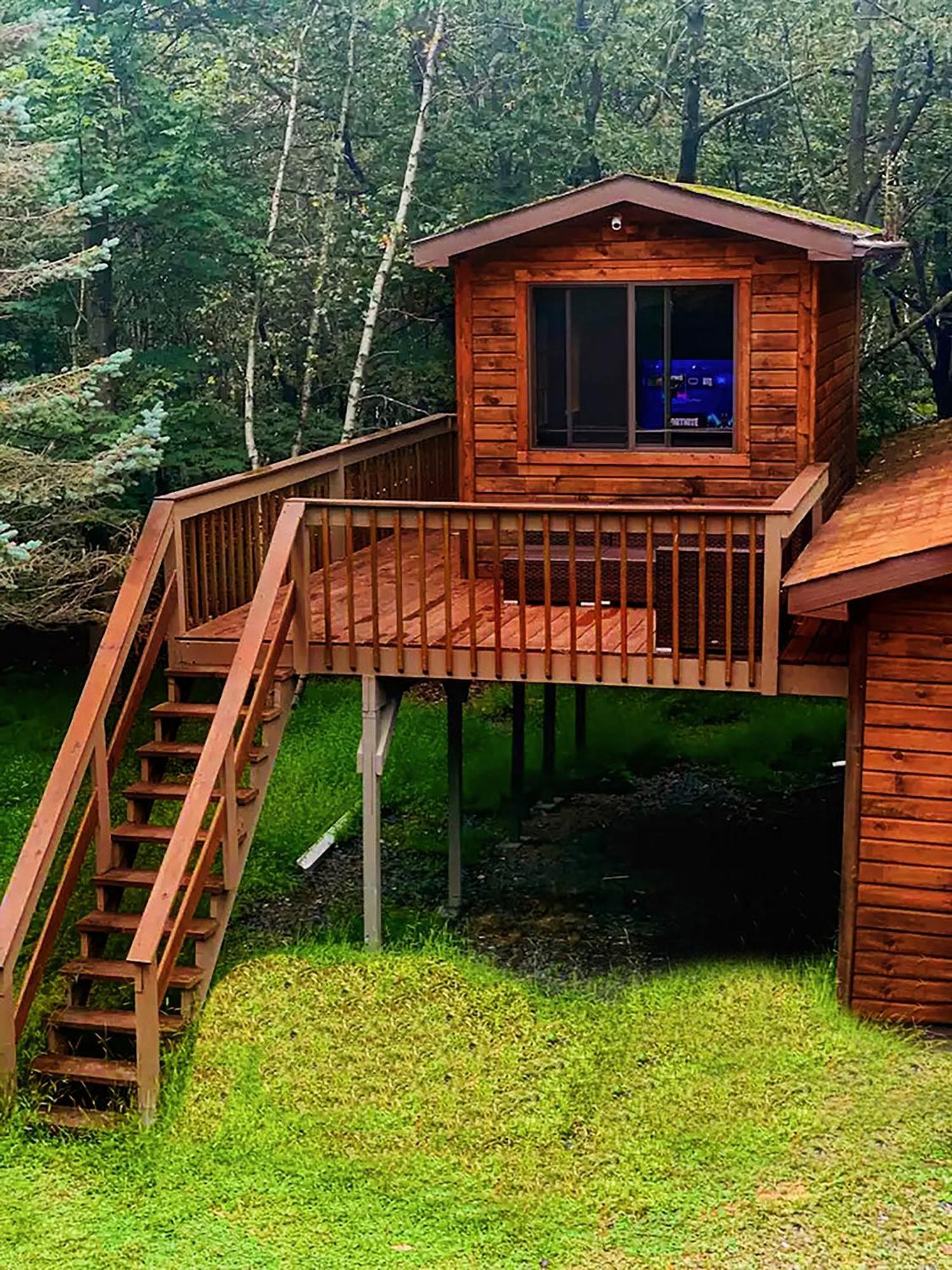 Treehousejacuzzi Sauna Pool Lake Ev Gymgame Albrightsville
