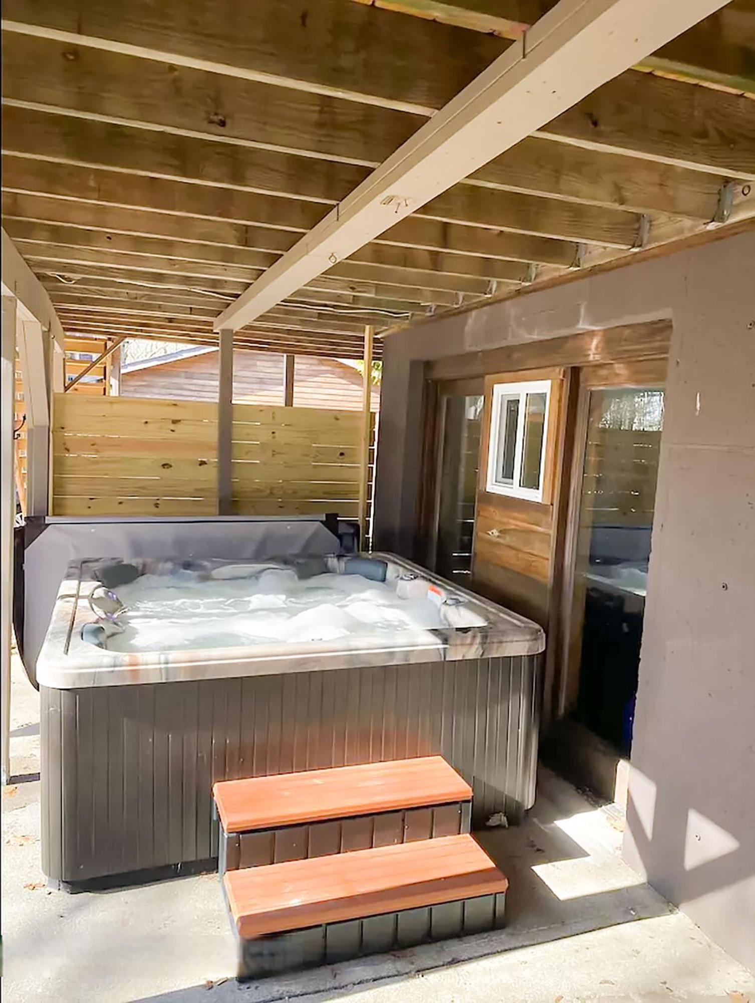Treehousejacuzzi Sauna Pool Lake Ev Gymgame Chalet *